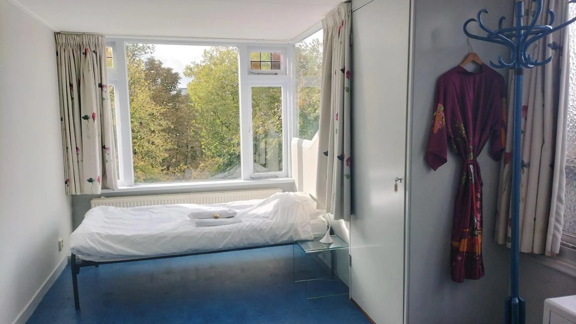 Historic Canal House In Green Residential Area Utrecht Guest house