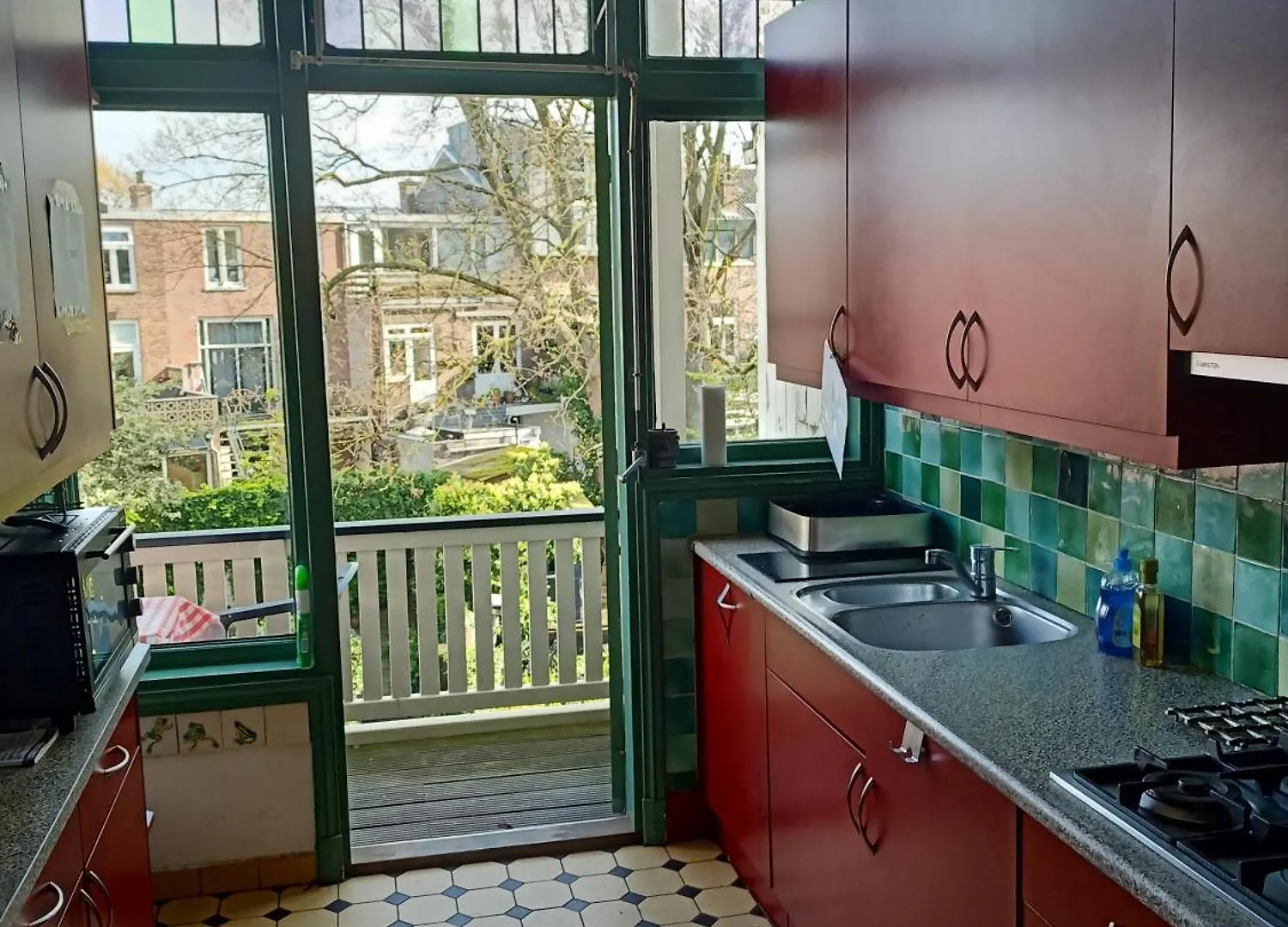 Historic Canal House In Green Residential Area Utrecht Guest house