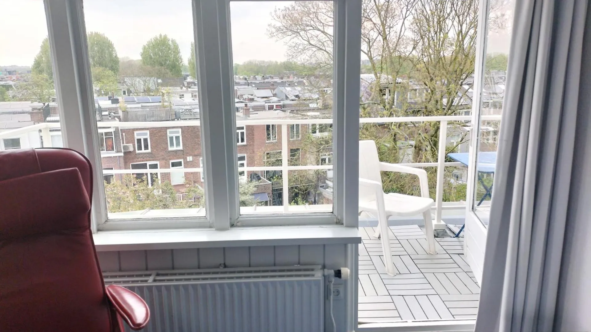 Historic Canal House In Green Residential Area Utrecht